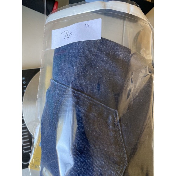 Levi’s Classic Shorts Women’s Denim Casual 4" Inseam Zipper Fly 5 Pocket Size 4 - Picture 14 of 14